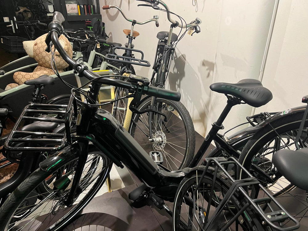 Azor Damesfiets – Zwart Glans – 49 cm – Hydraulische Schijfremmen